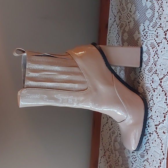 PLT Beige Patent High Block Heel Chelsea Boots Sz 7 - Picture 8 of 16